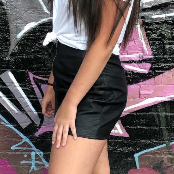 Zip Up Leather Skirt - Picture 1 of 2